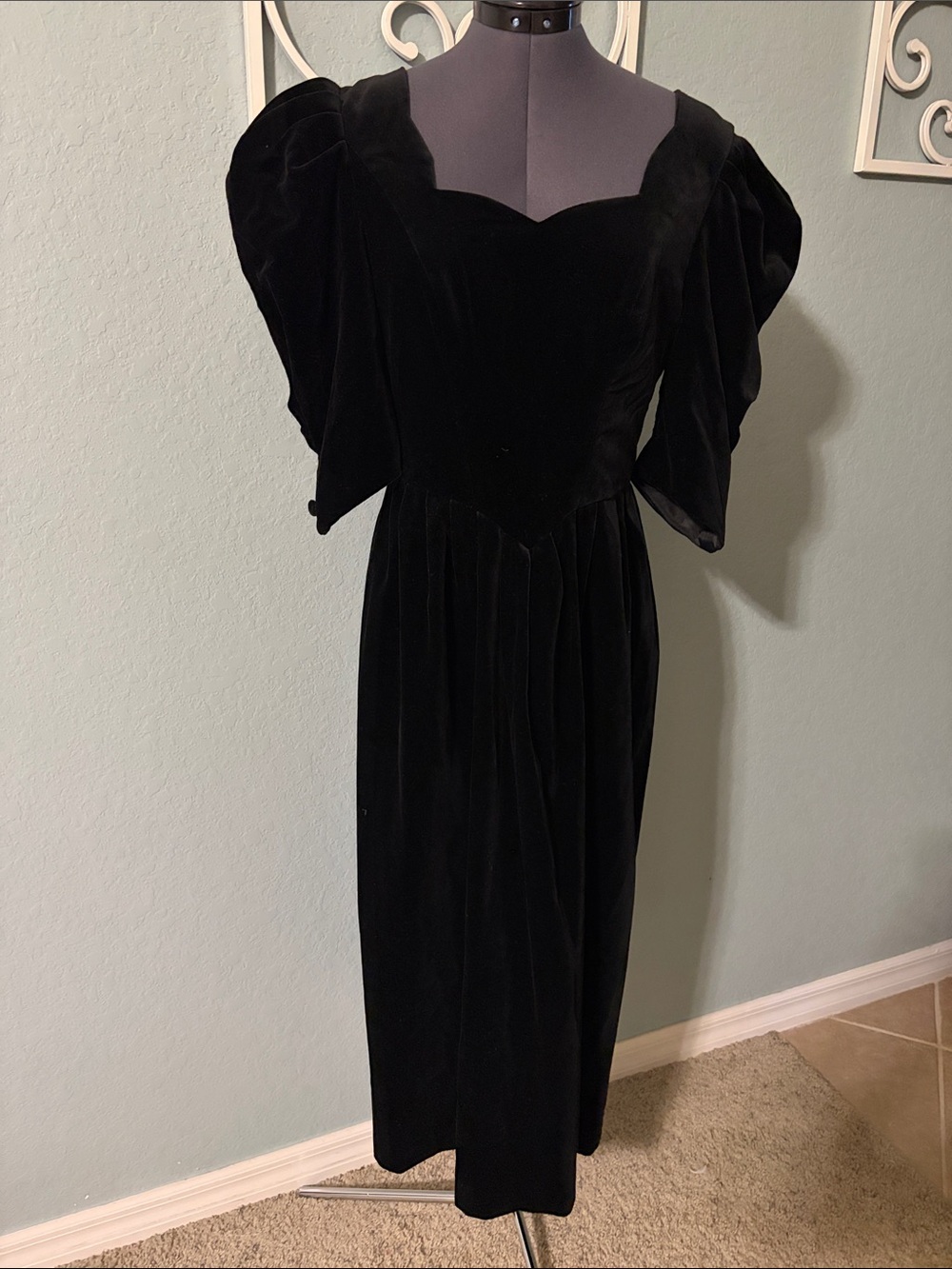 RARE LAURA ASHLEY Vintage 80's Black Velvet midi sweetheart neckline Dress sz 12